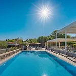 Rova Hotel