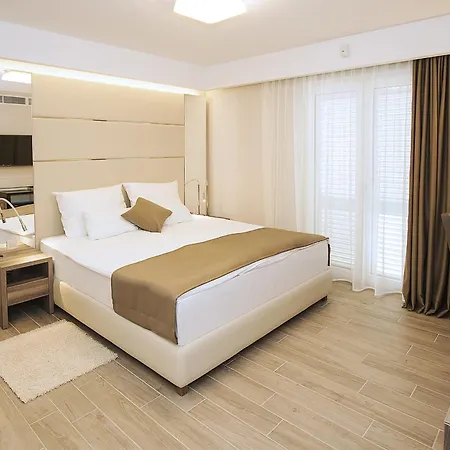 Rova Hotel 4*
