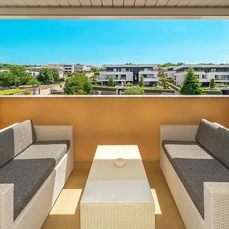 Rova Hotel 4*