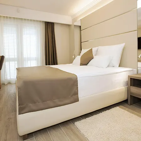 Rova 4*