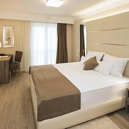 Ξενοδοχείο Rova 4*