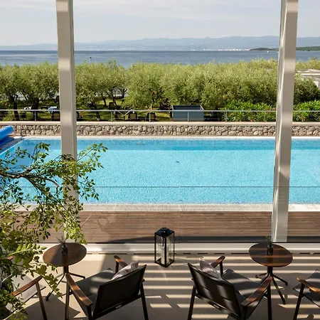 Rova Hotel 4*